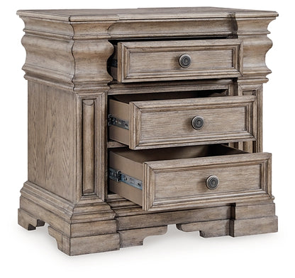 Blairhurst Queen Panel Bed with Mirrored Dresser and Nightstand