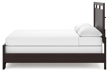 Covetown California King Panel Bed with Mirrored Dresser and Chest
