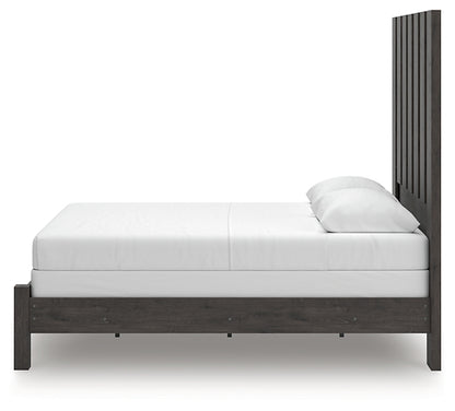 Queen Panel Bed with Mirrored Dresser